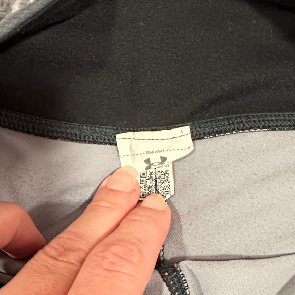 Under Armour Black and Gray Striped Leggings. EUC. - Picture 2 of 9